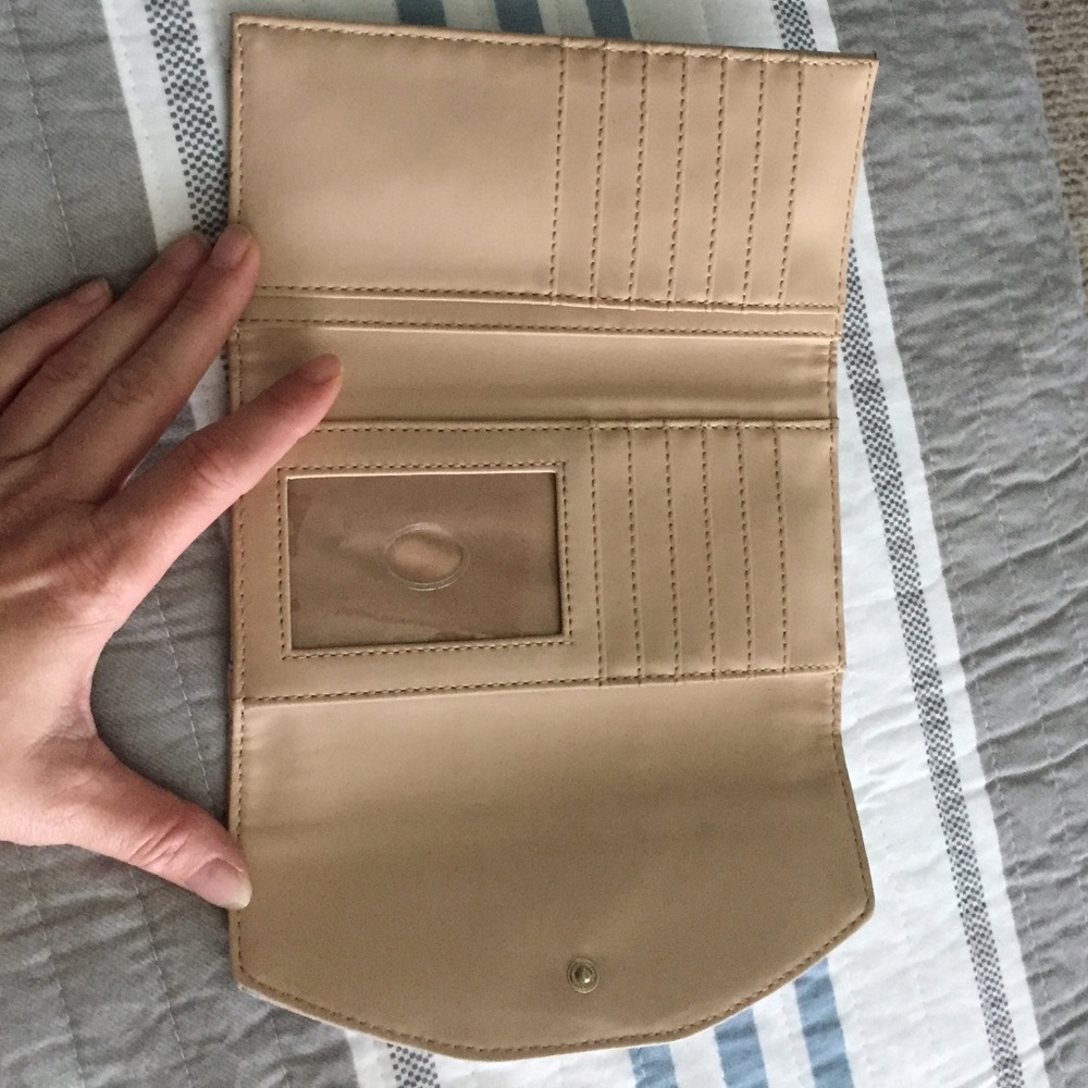 Guess Wallet - Picture 2 of 3